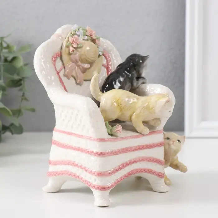 Сувенир музыкальный механический &laquo;Котята в кресле&raquo;, 14&times;13&times;10.5 см