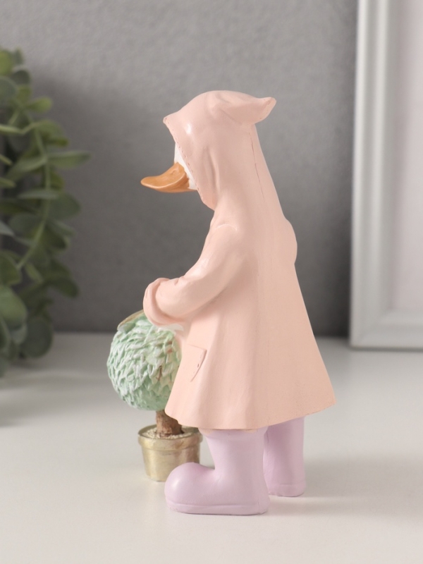 Сувенир полистоун Сувенир полистоун "Утка в дождевике стрижёт цветок" 9х6,5х14,5 см