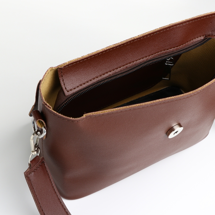 Сумка-мессенджер на клапане, цвет коричневый Сумка-мессенджер на клапане, цвет коричневый