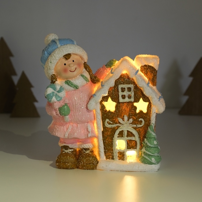 Сувенир керамика свет Сувенир керамика свет "Малышка в розовом наряде у пряничного домика" 15х8х16 см