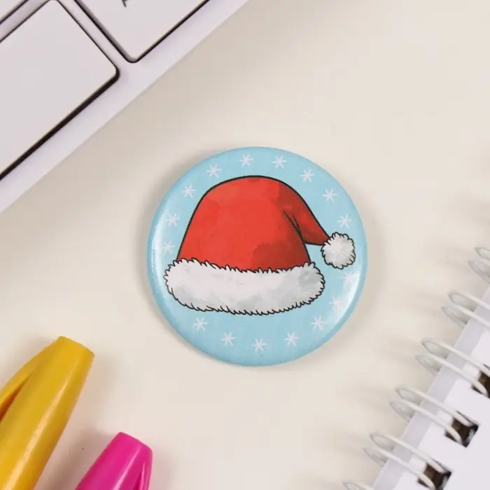 Значок закатной d=35 мм Значок закатной d=35 мм "Новогодний колпак" 6,5х6,5 см