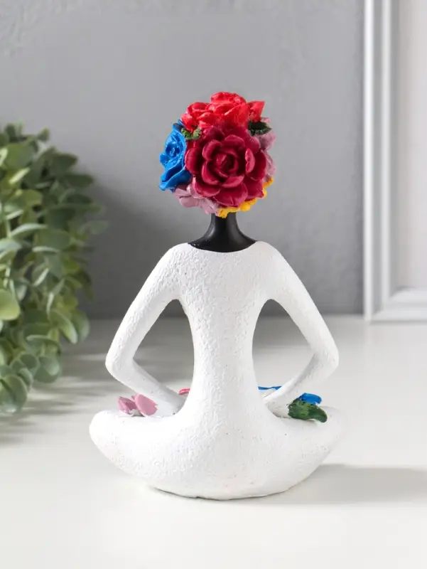 Сувенир полистоун "Девушка-йогиня в позе лотоса, с цветами" чёрный 12,5х9,5х19,5 см