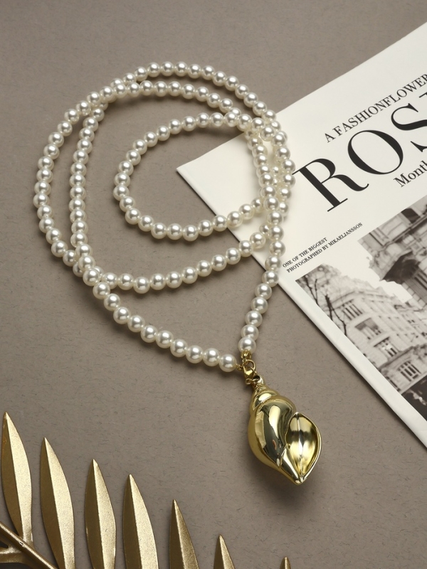 Портупея жемчужная с кулоном «Ракушка», 129 см, белая в золоте Портупея жемчужная с кулоном «Ракушка», 129 см, белая в золоте