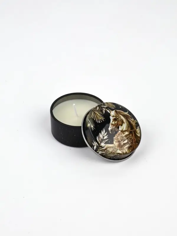 Набор свечей 2 шт. в железной банке «Лошади», аромат мандарин и еловые ветки, диам 4,8 см Набор свечей 2 шт. в железной банке «Лошади», аромат мандарин и еловые ветки, диам 4,8 см