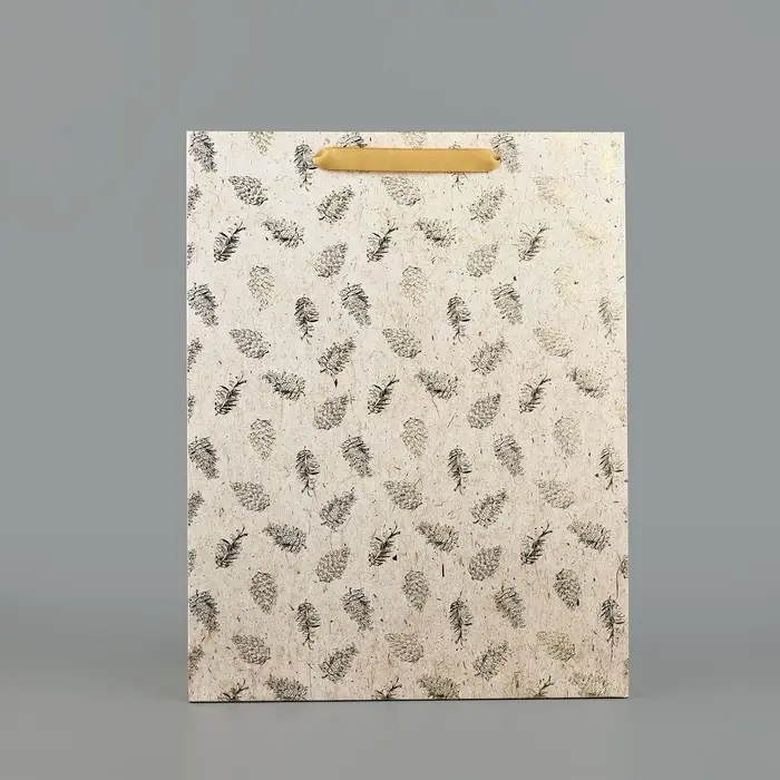 Пакет подарочный новогодний ламинированный &laquo;Шишки&raquo;, тиснение, L 31&times;40&times;11.5 см