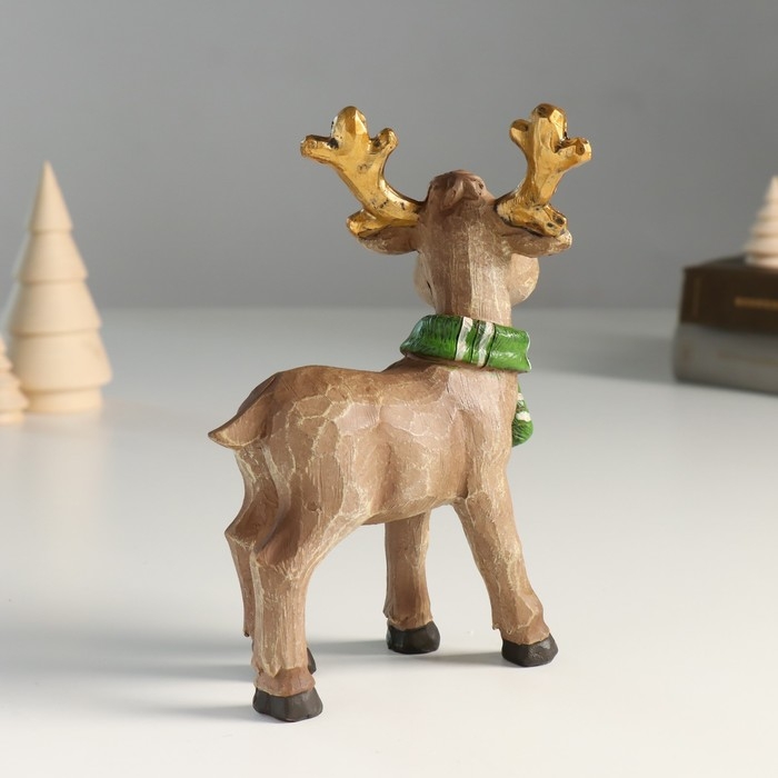 Сувенир полистоун  Сувенир полистоун "Оленёнок в зелёном шарфике с золотыми рожками" 7,3х12х18 см