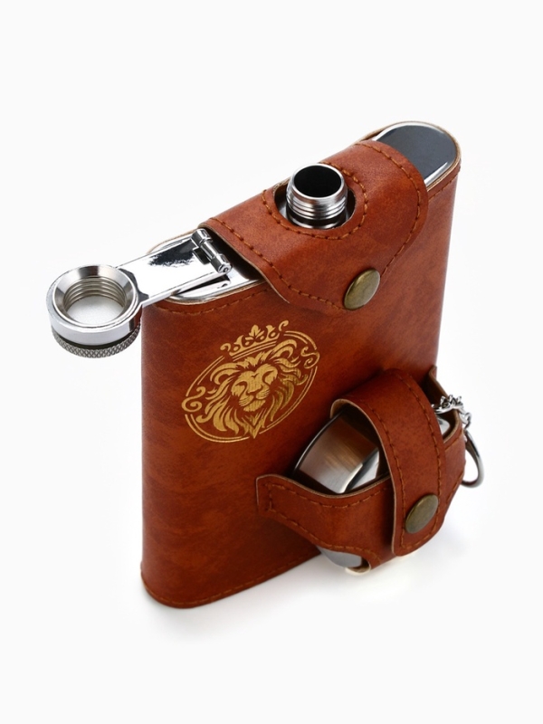 Фляжка со складной стопкой в чехле «Лев», 240 мл, 75 мл Фляжка со складной стопкой в чехле «Лев», 240 мл, 75 мл
