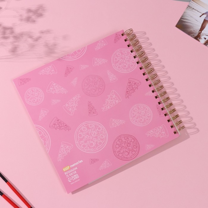 Фотоальбом на спирали 20 листов  Фотоальбом на спирали 20 листов "Котики с пиццей" объёмный элемент + 4 вкладки 24х24 см