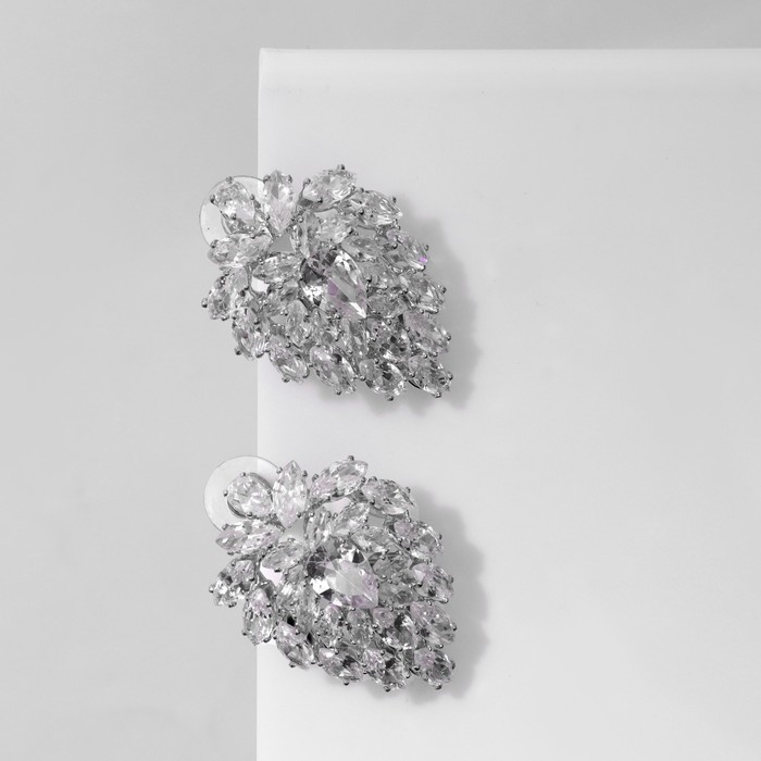 Серьги со стразами «Вспышка» каплей, цвет белый в серебре Серьги со стразами «Вспышка» каплей, цвет белый в серебре