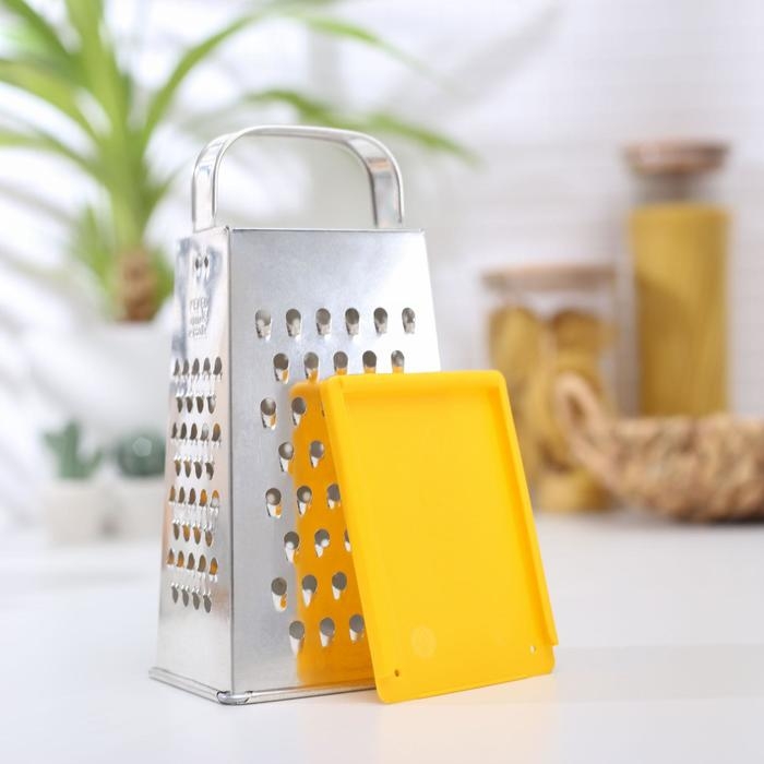 Тёрка с крышкой-дозатором и стороной для сыра, металлическая ручка, цвет МИКС Тёрка с крышкой-дозатором и стороной для сыра, металлическая ручка, цвет МИКС