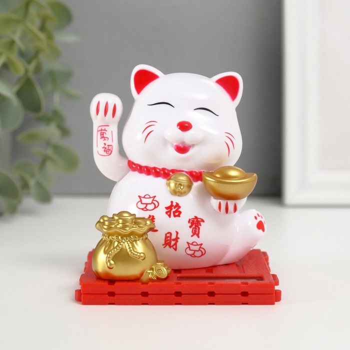 Маятник пластик Маятник пластик "Белый Манэки-нэко со слитком Ямб" 8х8х8,5 см