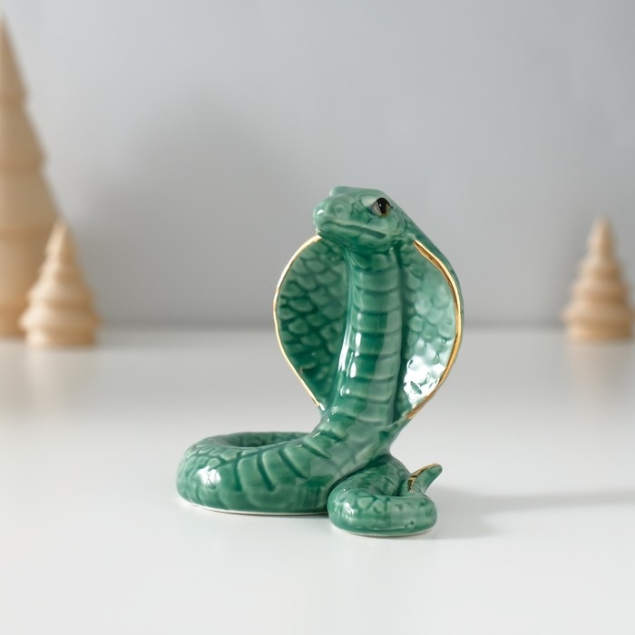 Сувенир керамика Сувенир керамика "Тёмно-зелёная кобра" с золотом 4,7х8х7,5 см