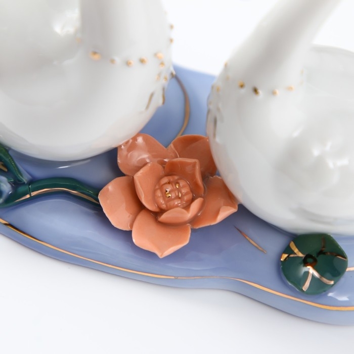 Сувенир керамика Сувенир керамика "Два лебедя в заводи с лотосом" 13 см