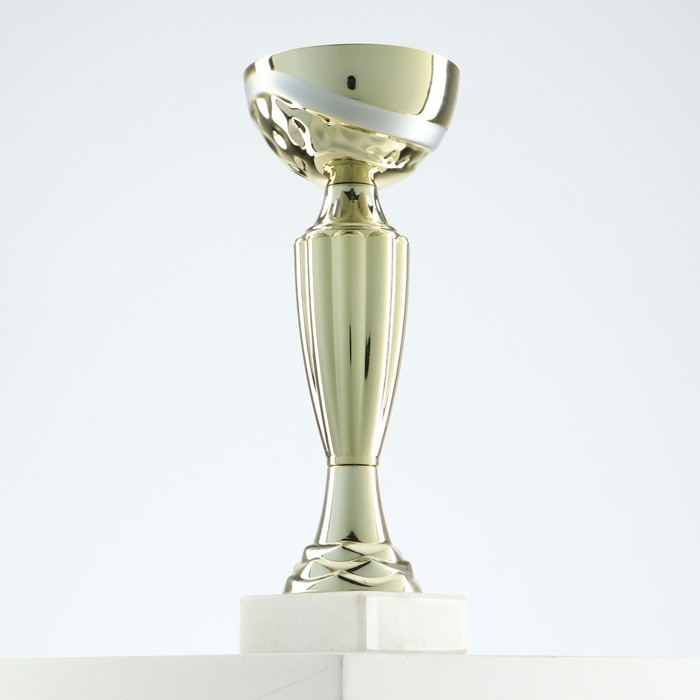 Кубок 106, наградная фигура, золото, подставка камень, 18,8 х 7 х 5 см. Кубок 106, наградная фигура, золото, подставка камень, 18,8 х 7 х 5 см.