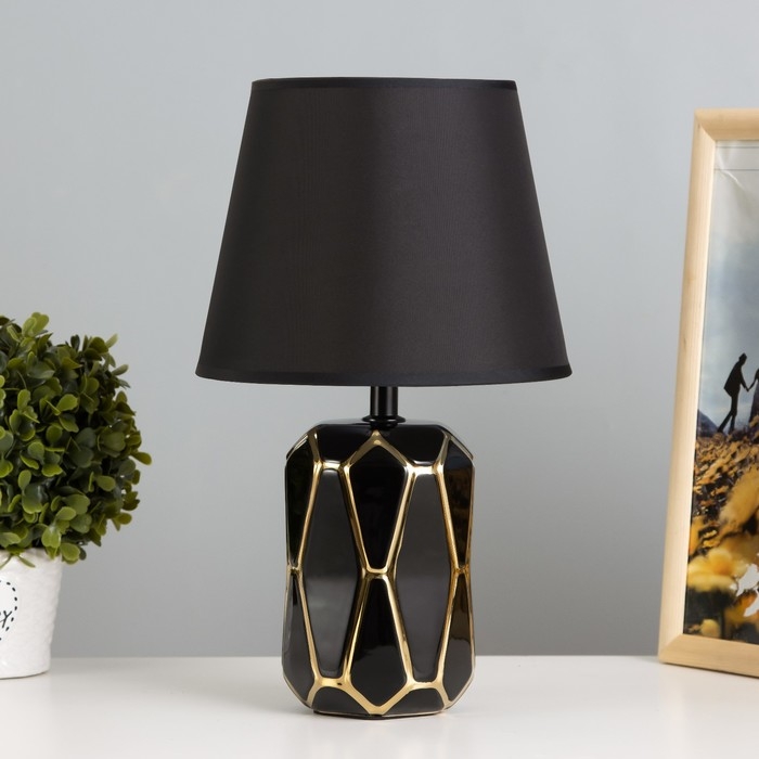 Настольная лампа Настольная лампа "Рико" Е14 40Вт черно-золотистый 20х20х33 см RISALUX