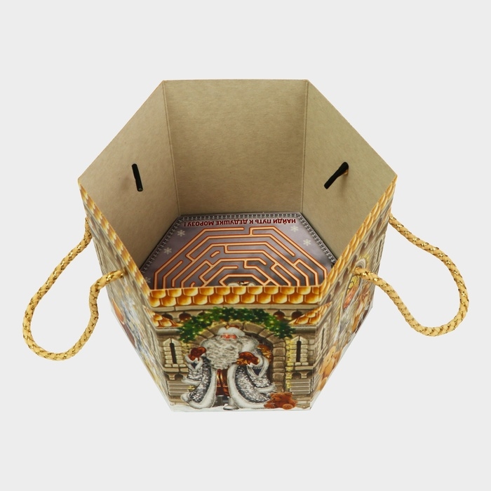 Новый год. Подарочная коробка новогодняя Шестигранник малый Новый год. Подарочная коробка новогодняя Шестигранник малый "Новогодний шарм" с веревочными ручками, 210x210x185 мм.