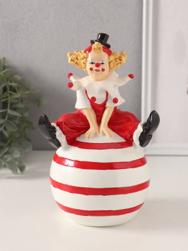 Копилка полистоун "Клоун в цилиндре, на надувном мяче" красно-белый 12,5х11х20,5 см