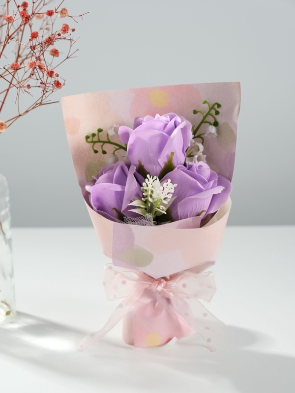 Букет из мыльных лепестков "Розы в подарочной коробке" фиолетовый 7,5х13,8х20,5 см