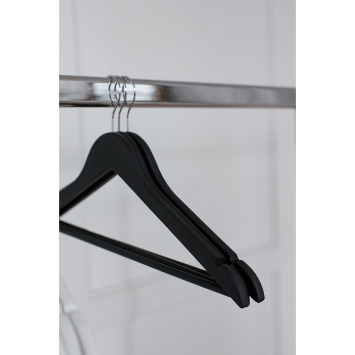 Плечики - вешалки для одежды LaDо́m Soft-Touch, 44,5×1,2×23 см, 3 шт, деревянные, с перекладиной, широкие плечики, цвет чёрный Плечики - вешалки для одежды LaDо́m Soft-Touch, 44,5×1,2×23 см, 3 шт, деревянные, с перекладиной, широкие плечики, цвет чёрный