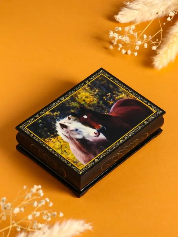 Шкатулка «Пара лошадей», 10×14 см, лаковая миниатюра