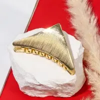 Крабик для волос &laquo;Амаль&raquo;, треугольник, 7.5 см, золото