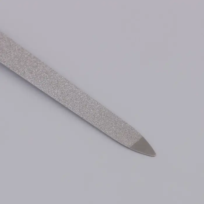 Пилка-триммер металлическая для ногтей, прорезиненная ручка, с защитным колпачком, 19 см, МИКС