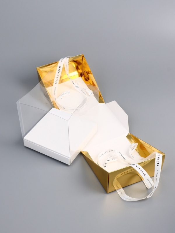 Коробка под бенто-торт с ленточками, золотая , 15,5 х 15,5 х 16 см Коробка под бенто-торт с ленточками, золотая , 15,5 х 15,5 х 16 см