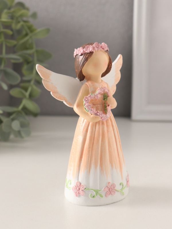 Сувенир полистоун Сувенир полистоун "Девушка-ангел в персиковом платье, с венком-сердце" 8х4,5х12 см