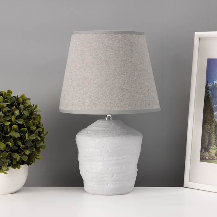 Настольная лампа с абажуром RISALUX «Небраска», 1×40 Вт, Е27, серый, 20×20×32 см Настольная лампа с абажуром RISALUX «Небраска», 1×40 Вт, Е27, серый, 20×20×32 см