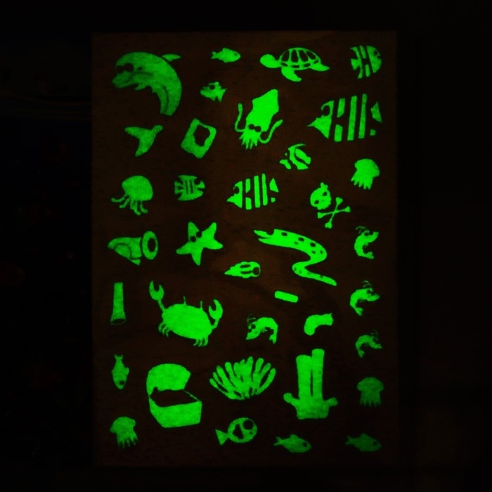 Книга «Морские глубины», 70 наклеек, со светящимися наклейками, 4 стр. Книга «Морские глубины», 70 наклеек, со светящимися наклейками, 4 стр.