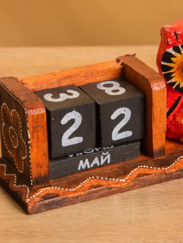 Вечный календарь настольный &laquo;Розовая сова&raquo;, 15&times;6&times;7 см, дерево