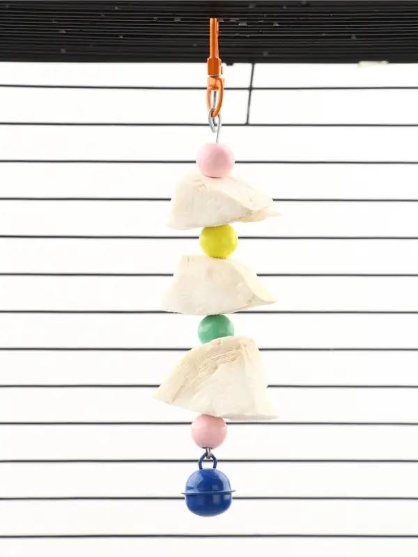 Игрушка для птиц с панцирем каракатицы и бусами, 9&times;3 см, цвет МИКС