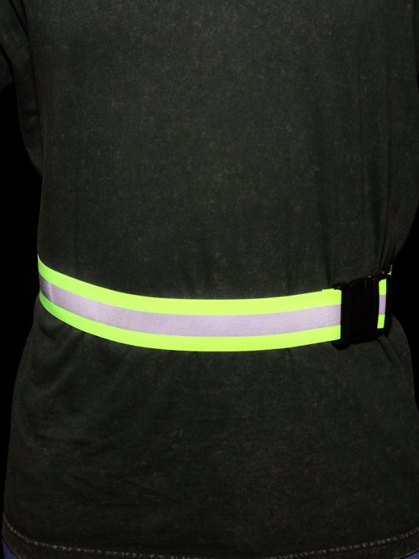 Светоотражающий пояс эластичный 1 полоса 2см 50-100см*4,5см на фастексе салатов/чёрн АУ Светоотражающий пояс эластичный 1 полоса 2см 50-100см*4,5см на фастексе салатов/чёрн АУ