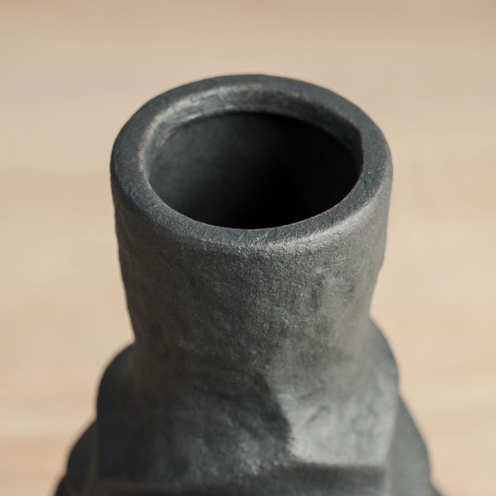 Керамическая ваза декоративная настольная «Майлз», для цветов, сухоцветов, d-5 см, 24.5×11 см, чёрный Керамическая ваза декоративная настольная «Майлз», для цветов, сухоцветов, d-5 см, 24.5×11 см, чёрный