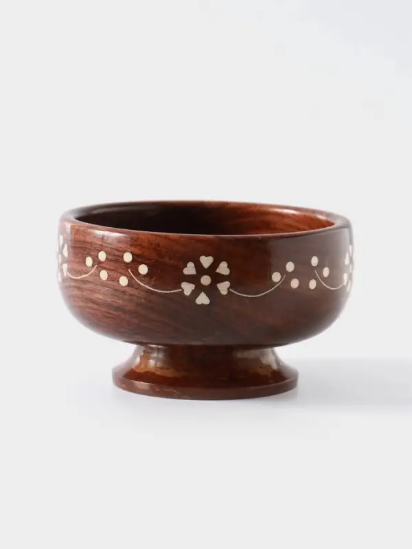 Чаша на ножке &laquo;В самое сердце&raquo;, 13&times;13&times;8 см, дерево шишам