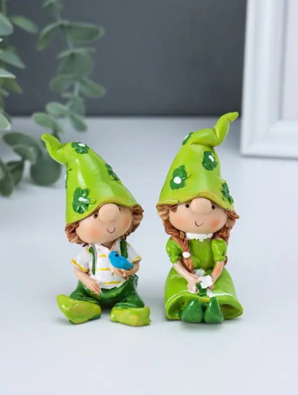 Сувенир полистоун "Малыши в длинных колпаках" зелёный набор 2 шт 3,7х4х8,5 см