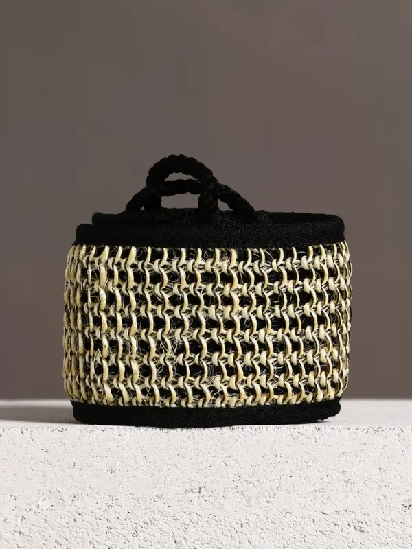 Подарочный набор косметики &laquo;Незаменимый чистый запас&raquo;, гель для душа, шампунь для волос, 2&times;300 мл и мочалка для тела, HARD LINE