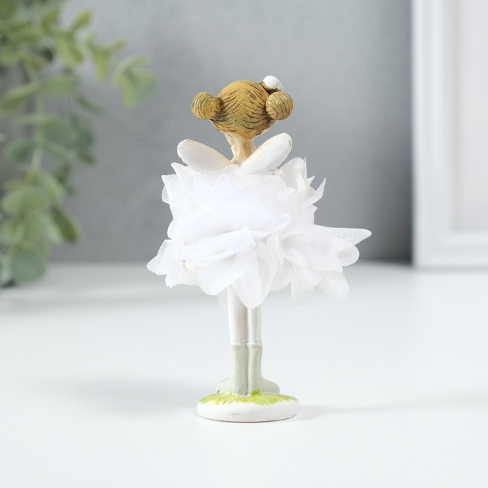 Сувенир полистоун  Сувенир полистоун "Девочка в платье из белых цветов" 6х5х10,5 см