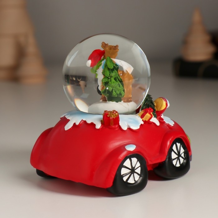 Сувенир полистоун водяной шар Сувенир полистоун водяной шар "Новогодний автомобиль" МИКС 8,3х6,6х7,8 см