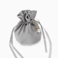 Мешочек бархатный с бусиной, 13х9 см, серый (фас. 10 шт) Мешочек бархатный с бусиной, 13х9 см, серый (фас. 10 шт)