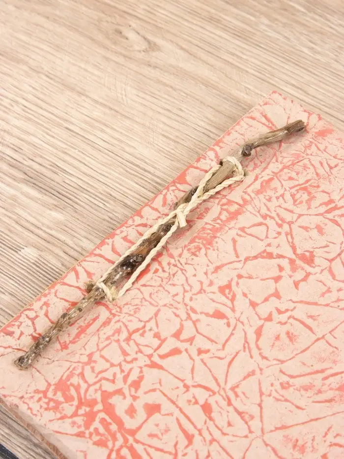 Блокнотик плетеный,48 листов, 14х18х2 см, цв. бежево-красный Блокнотик плетеный,48 листов, 14х18х2 см, цв. бежево-красный