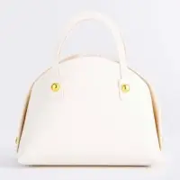 Кожанная подарочная сумочка 14 х 6,5 х 12,8 см белая