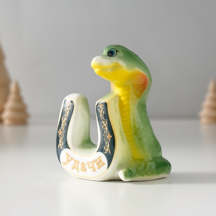 Сувенир керамика Сувенир керамика "Зелёная кобра с подковой - Удачи" 4,5х7х8 см