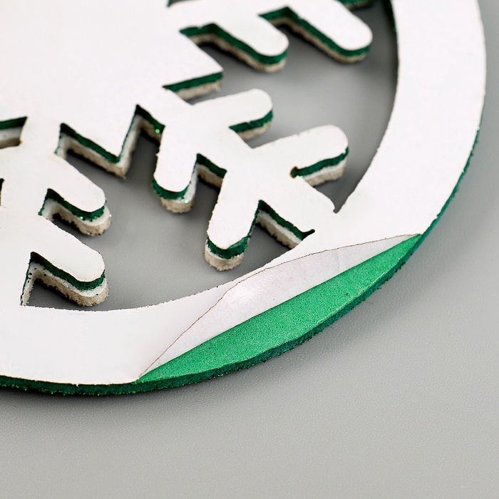 Украшение новогоднее из EVA  Украшение новогоднее из EVA "Ёлочная игрушка" на клеевой основе