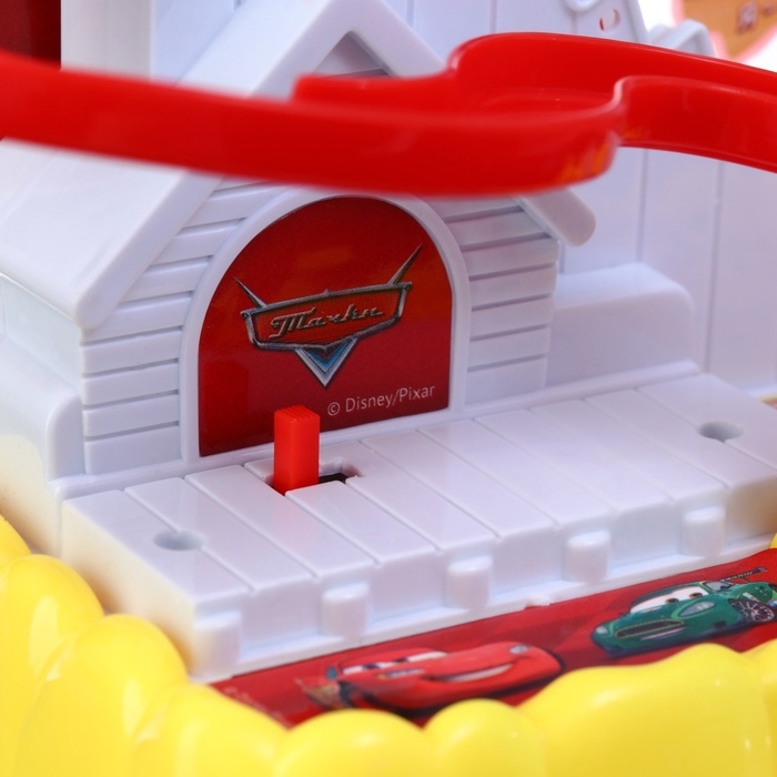 Автотрек «Тачки» , 3 машинки, световые и звуковые эффекты, работает от батареек Автотрек «Тачки» , 3 машинки, световые и звуковые эффекты, работает от батареек