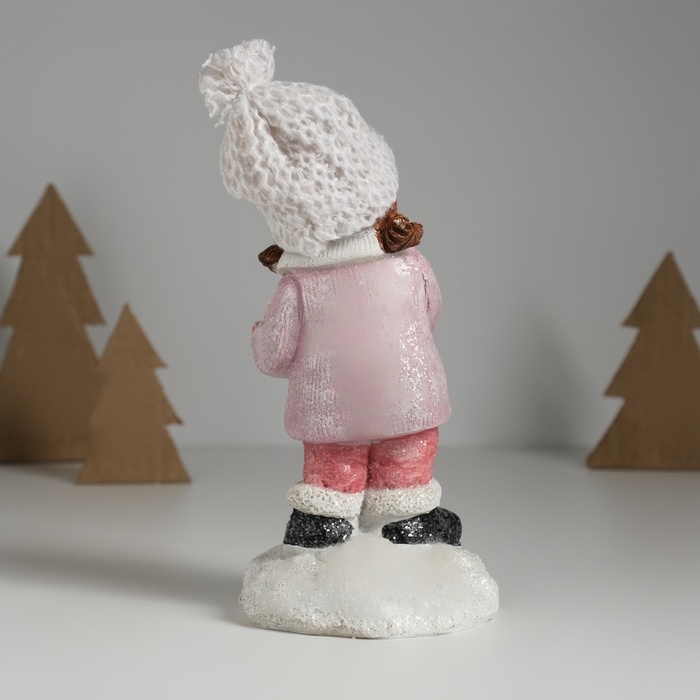 Сувенир керамика  Сувенир керамика "Девочка в розовом пальтишке, со снежком" 8,3х7,8х16,3 см