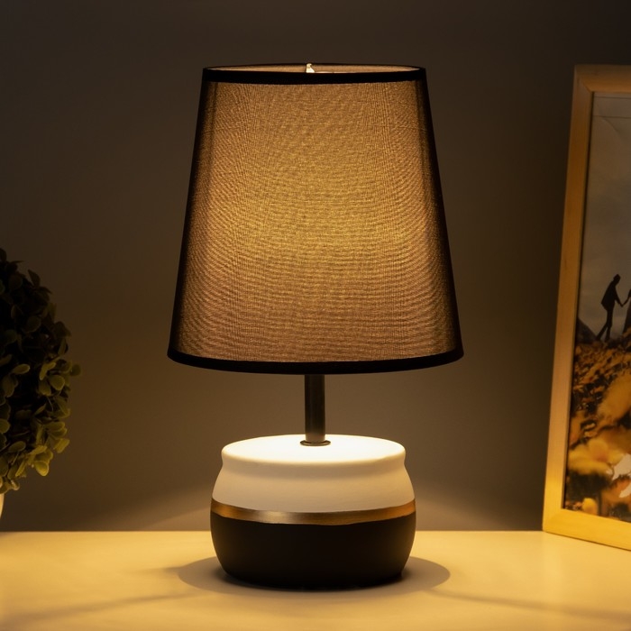 Лампа настольная Лампа настольная "Айше" 1х40Вт Е14 белый/черный 18х18х32см