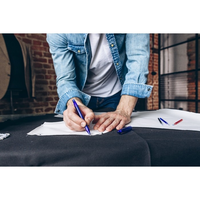 Ручка для ткани термоисчезающая, с набором стержней, цвет белый/розовый/чёрный/синий Ручка для ткани термоисчезающая, с набором стержней, цвет белый/розовый/чёрный/синий