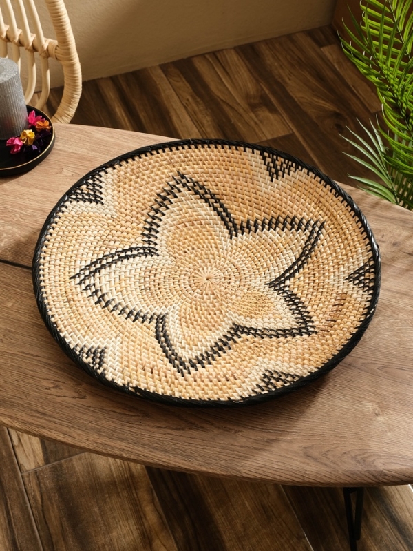 Тарелка декоративная плетеная ротанг "Цветок", 45х45х7 см, чёрно-белый
