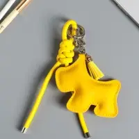 Брелок на карабине кожзам "Терьер" с узлом, жёлтый 14х8х1,2 см